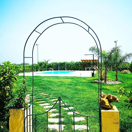 A Lu Fanizza Bed & Breakfast Cutrofiano Bagian luar foto