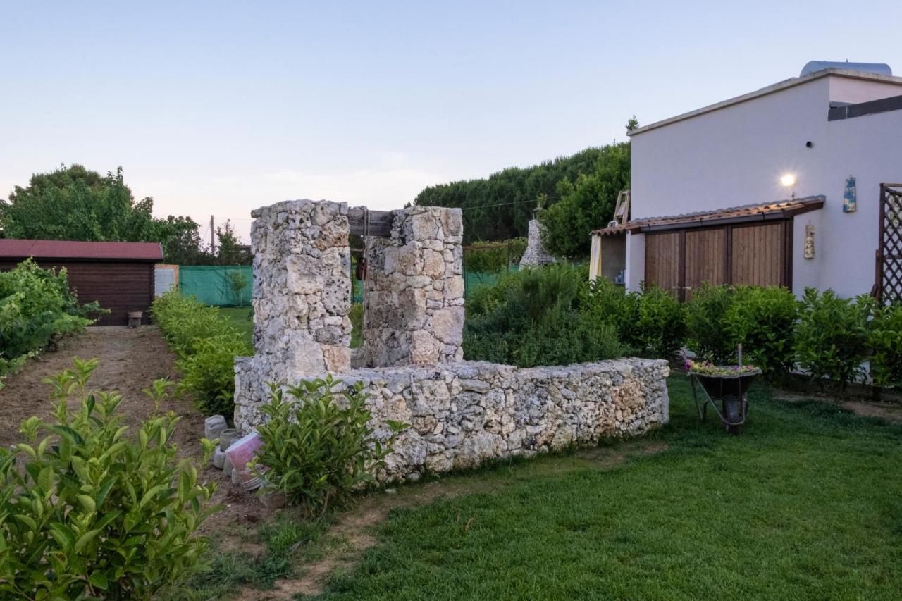 A Lu Fanizza Bed & Breakfast Cutrofiano Bagian luar foto