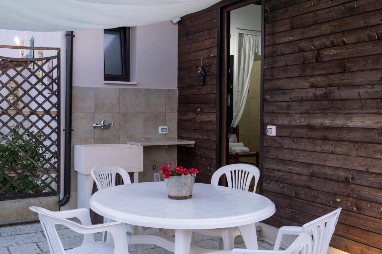 A Lu Fanizza Bed & Breakfast Cutrofiano Bagian luar foto