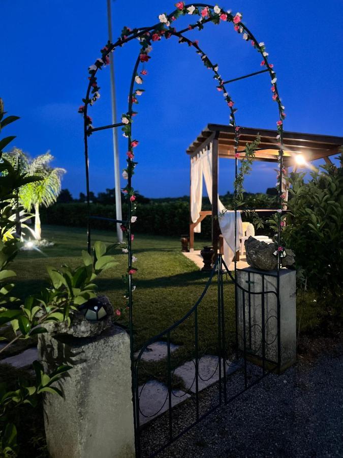 A Lu Fanizza Bed & Breakfast Cutrofiano Bagian luar foto