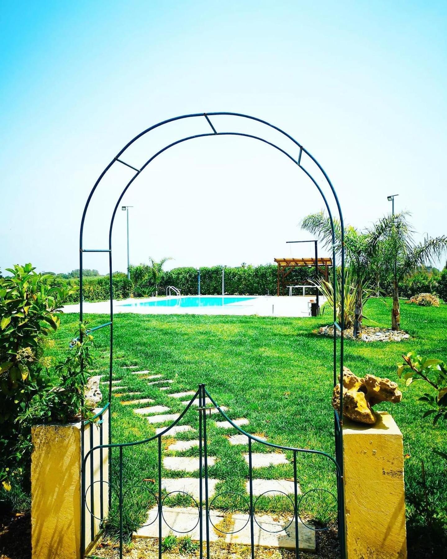 A Lu Fanizza Bed & Breakfast Cutrofiano Bagian luar foto