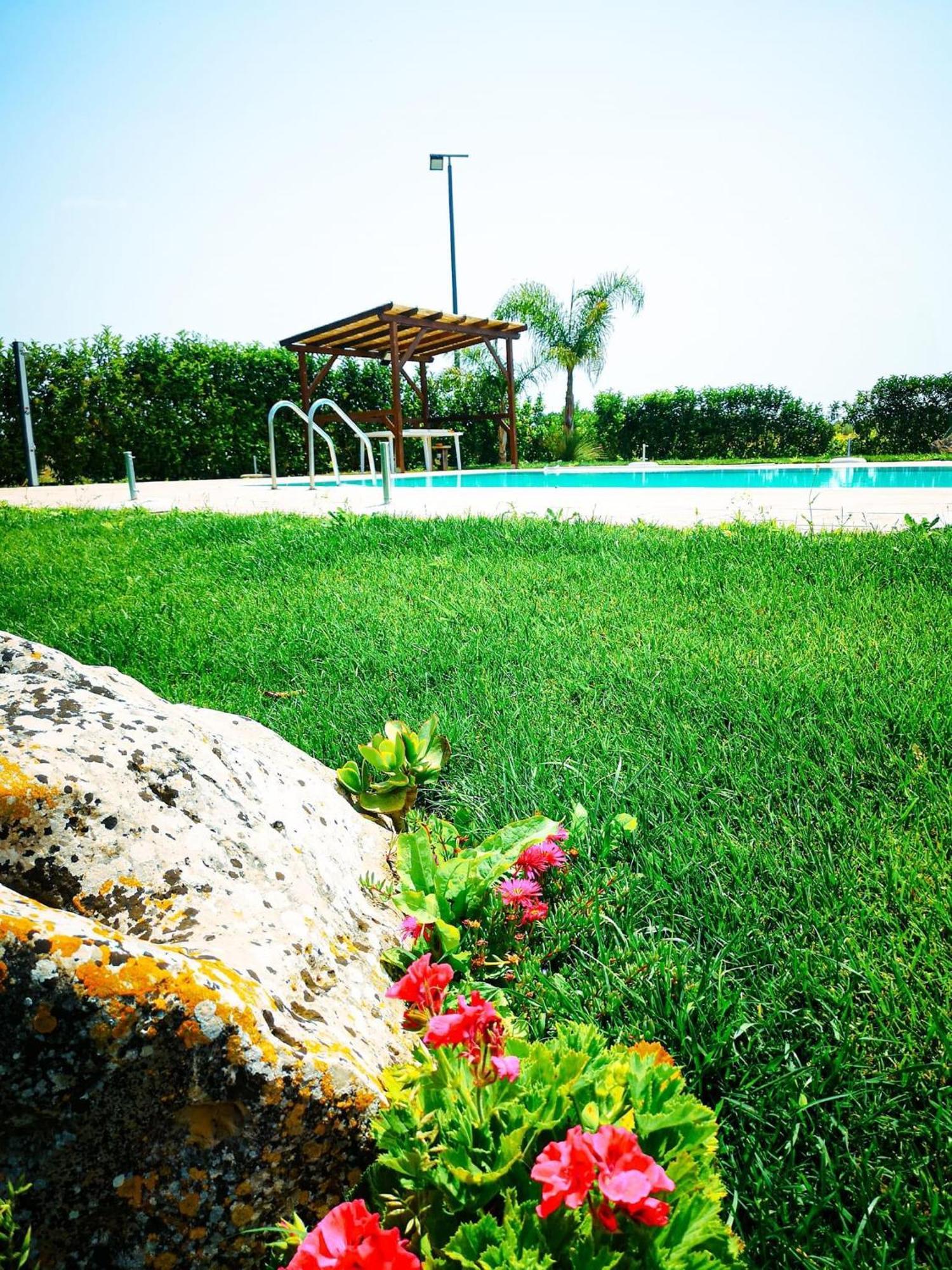A Lu Fanizza Bed & Breakfast Cutrofiano Bagian luar foto